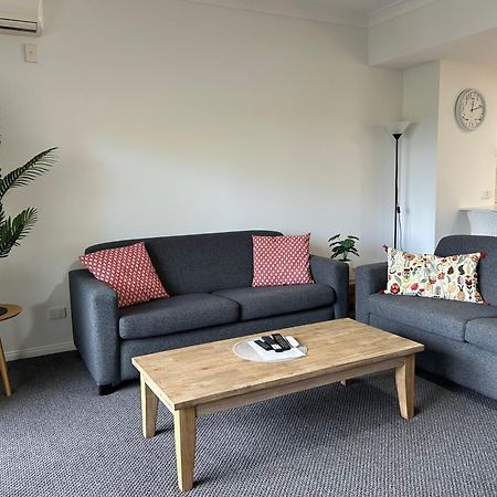 Bella Mare Coolangatta Beachside Apartments โกลด์โคสต์ ภายนอก รูปภาพ