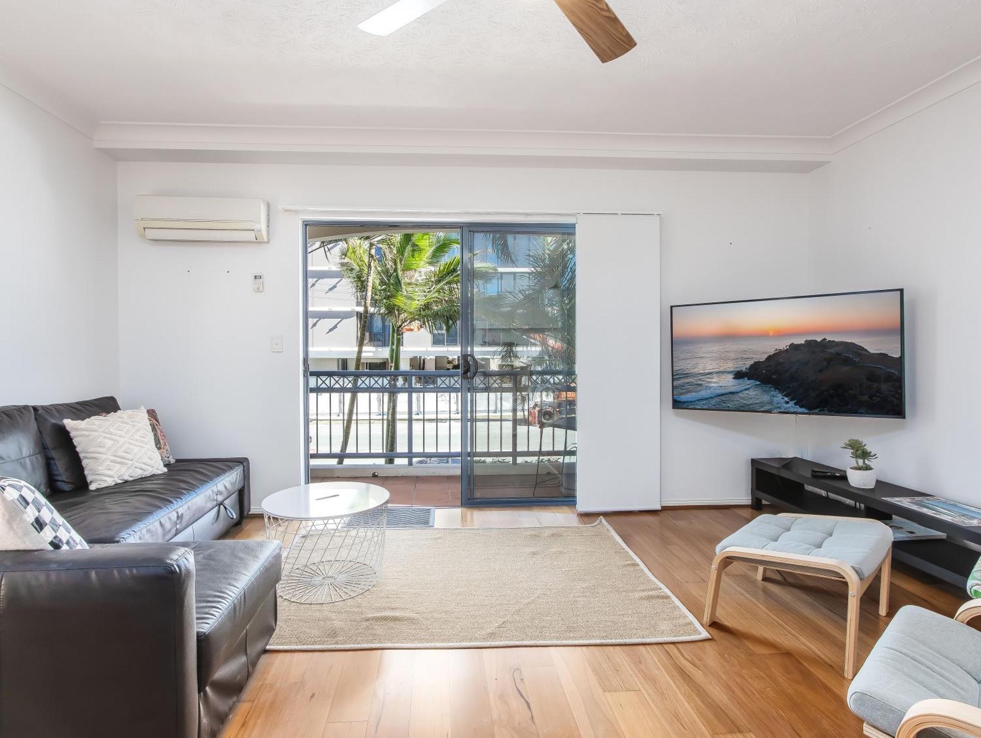 Bella Mare Coolangatta Beachside Apartments โกลด์โคสต์ ภายนอก รูปภาพ