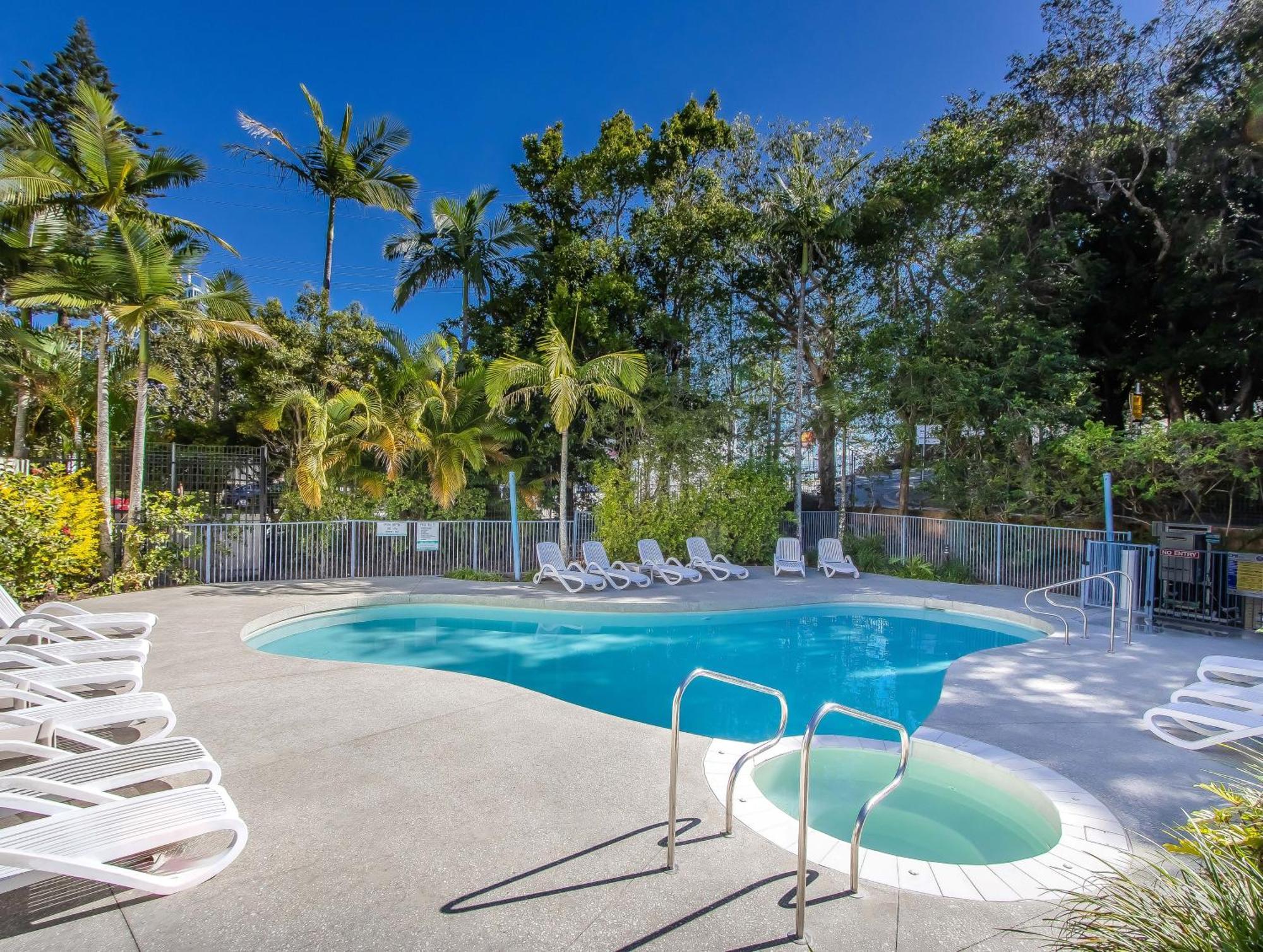 Bella Mare Coolangatta Beachside Apartments โกลด์โคสต์ ภายนอก รูปภาพ