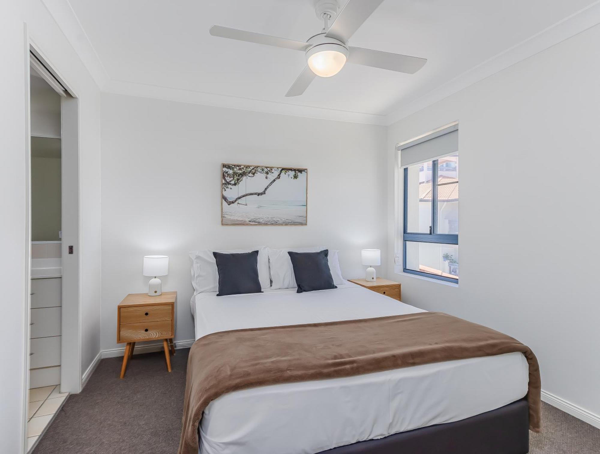 Bella Mare Coolangatta Beachside Apartments โกลด์โคสต์ ภายนอก รูปภาพ