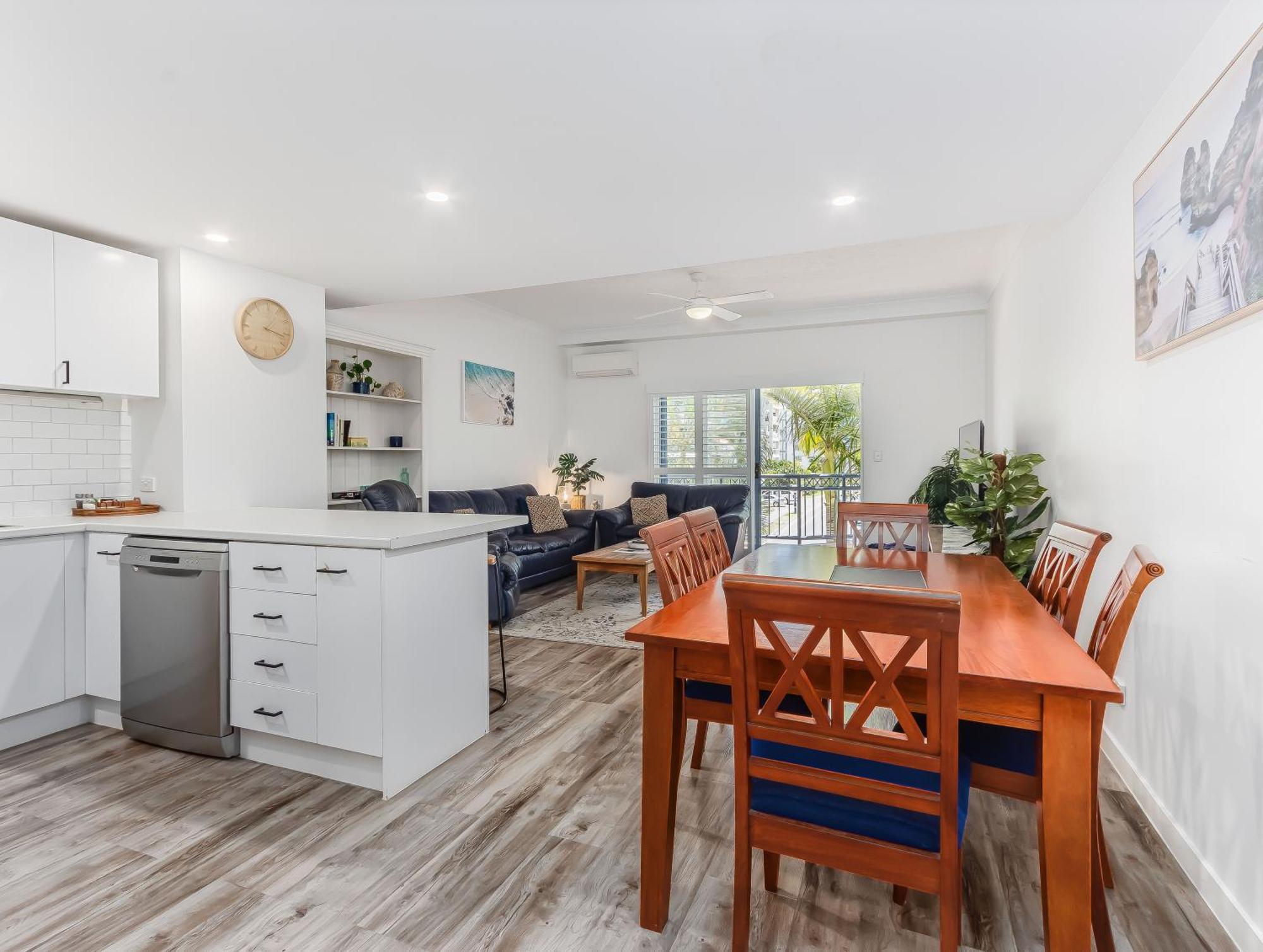Bella Mare Coolangatta Beachside Apartments โกลด์โคสต์ ภายนอก รูปภาพ