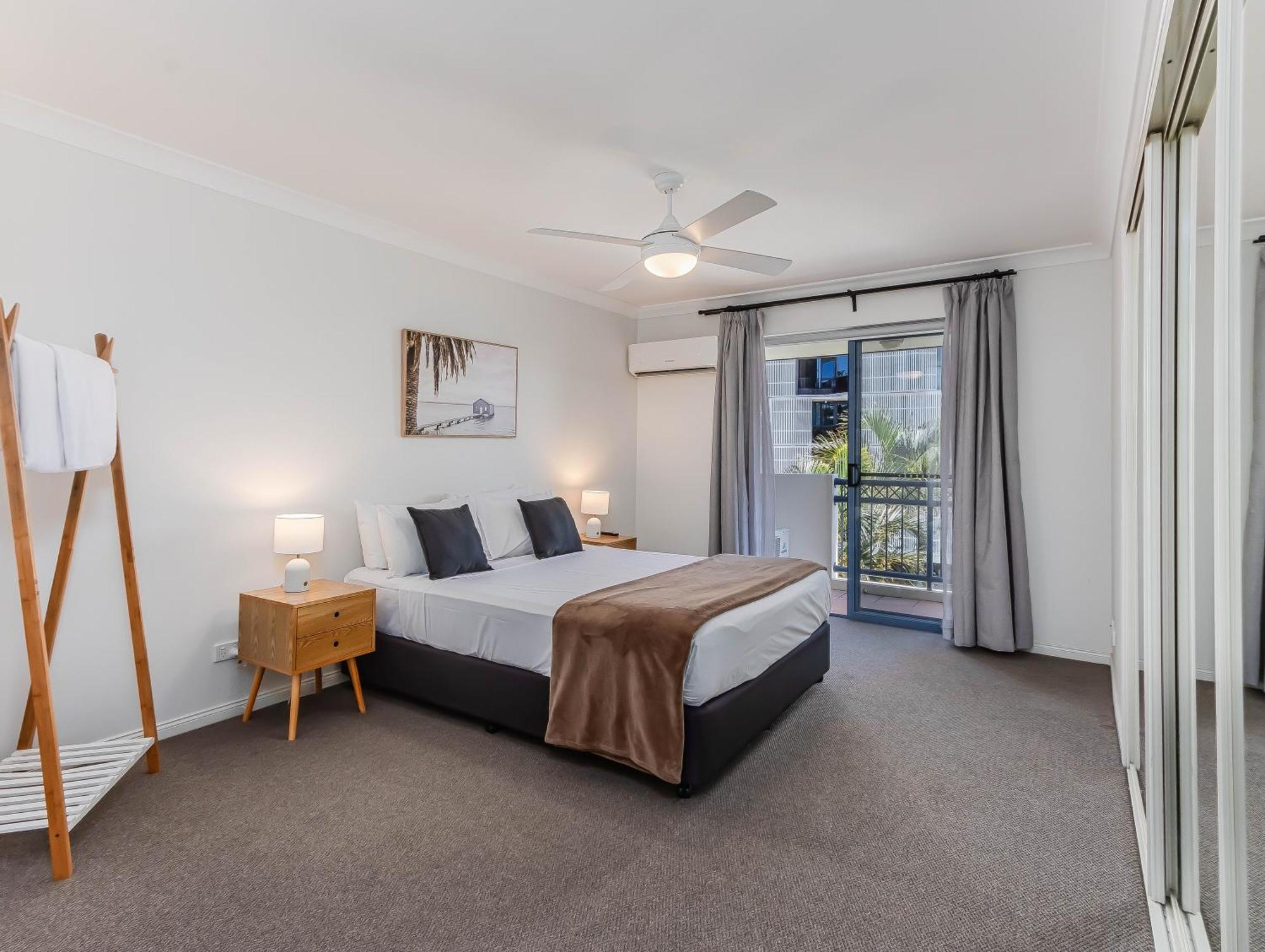 Bella Mare Coolangatta Beachside Apartments โกลด์โคสต์ ภายนอก รูปภาพ