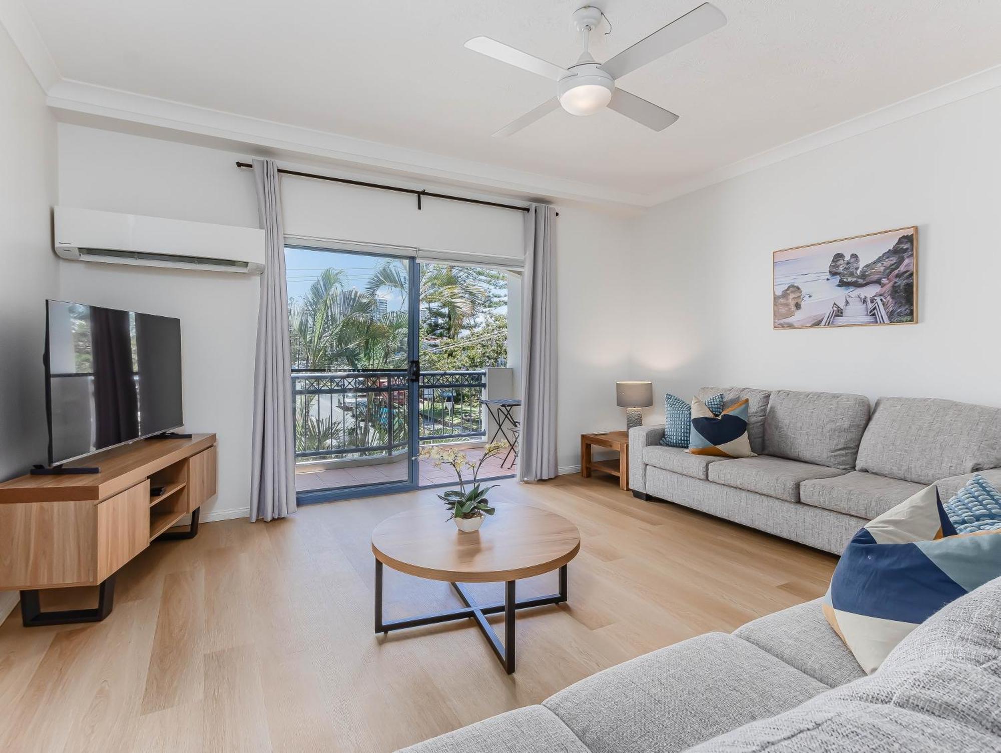 Bella Mare Coolangatta Beachside Apartments โกลด์โคสต์ ภายนอก รูปภาพ