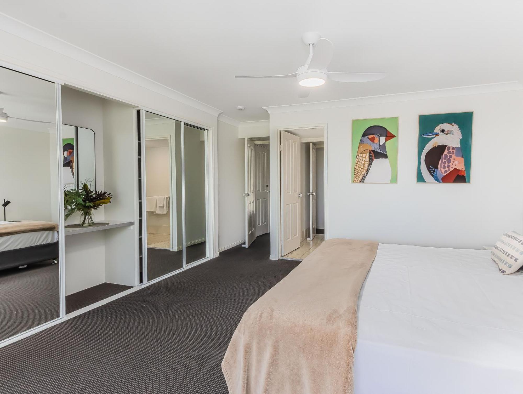 Bella Mare Coolangatta Beachside Apartments โกลด์โคสต์ ภายนอก รูปภาพ