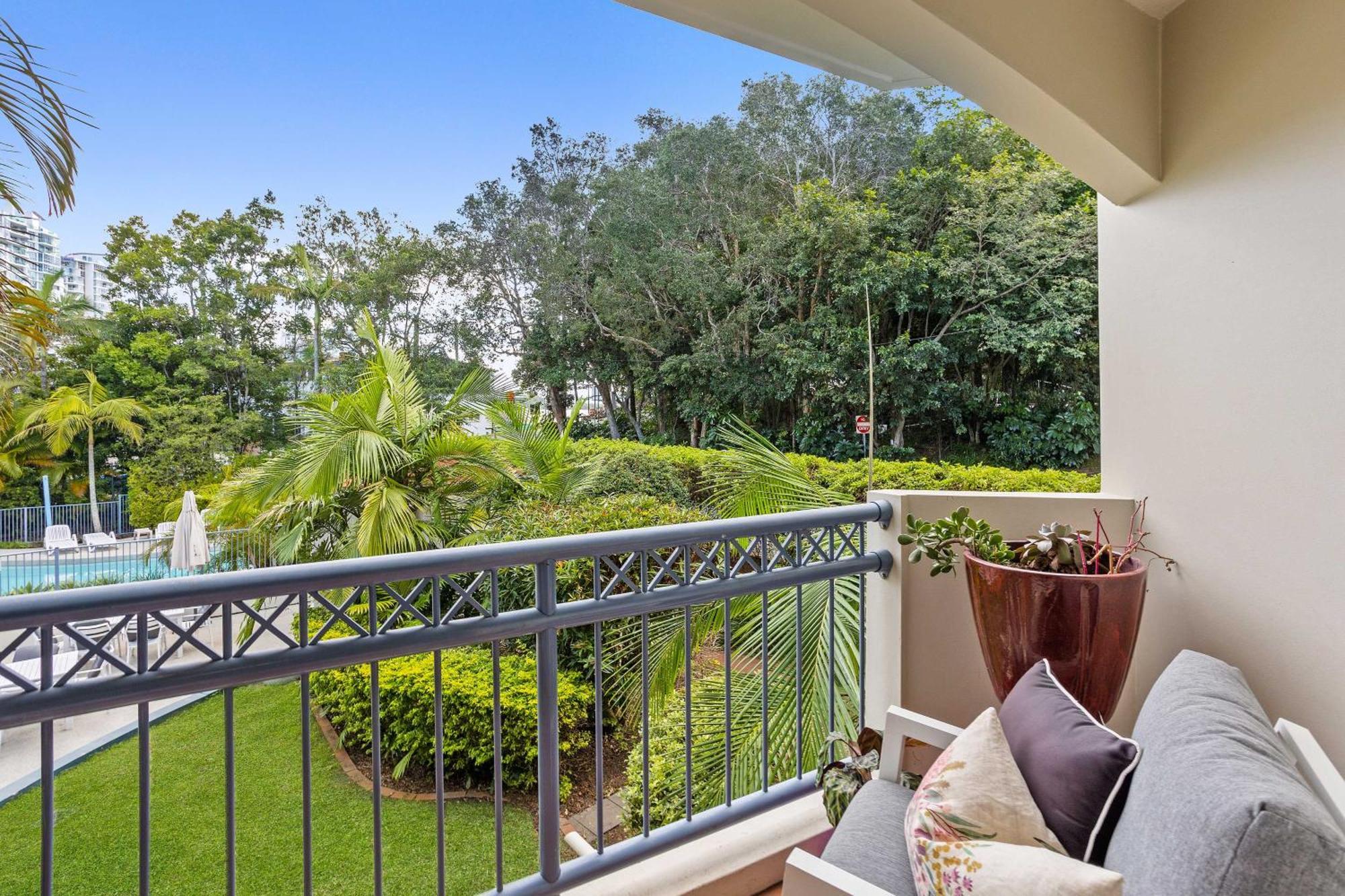 Bella Mare Coolangatta Beachside Apartments โกลด์โคสต์ ภายนอก รูปภาพ