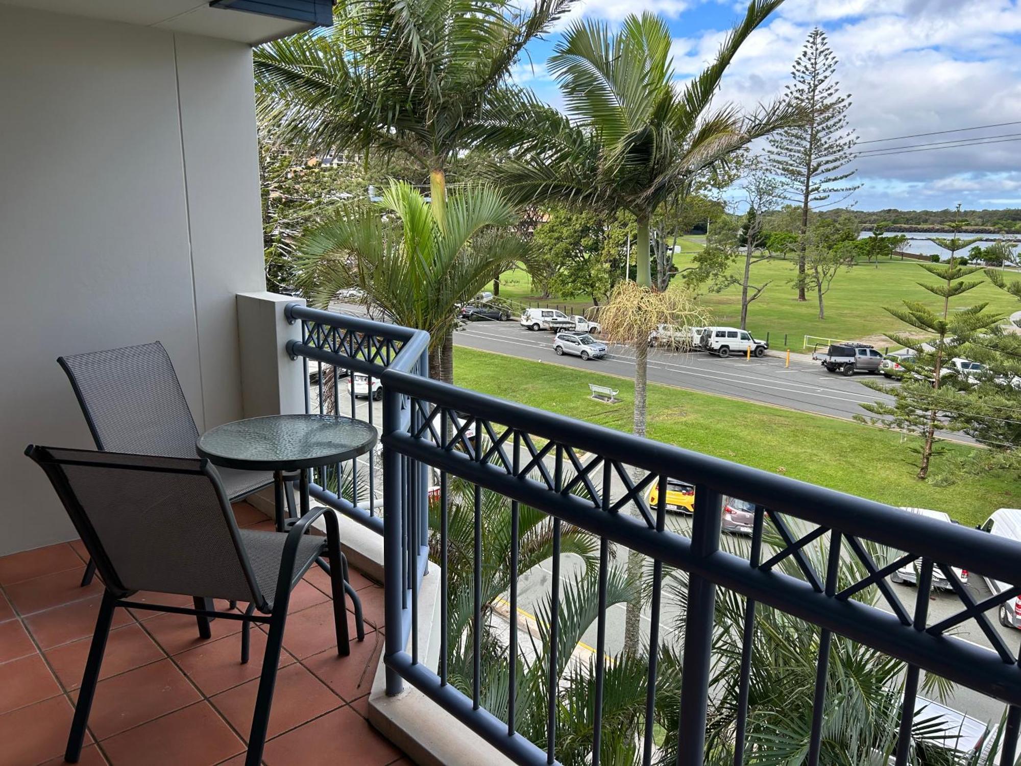 Bella Mare Coolangatta Beachside Apartments โกลด์โคสต์ ภายนอก รูปภาพ