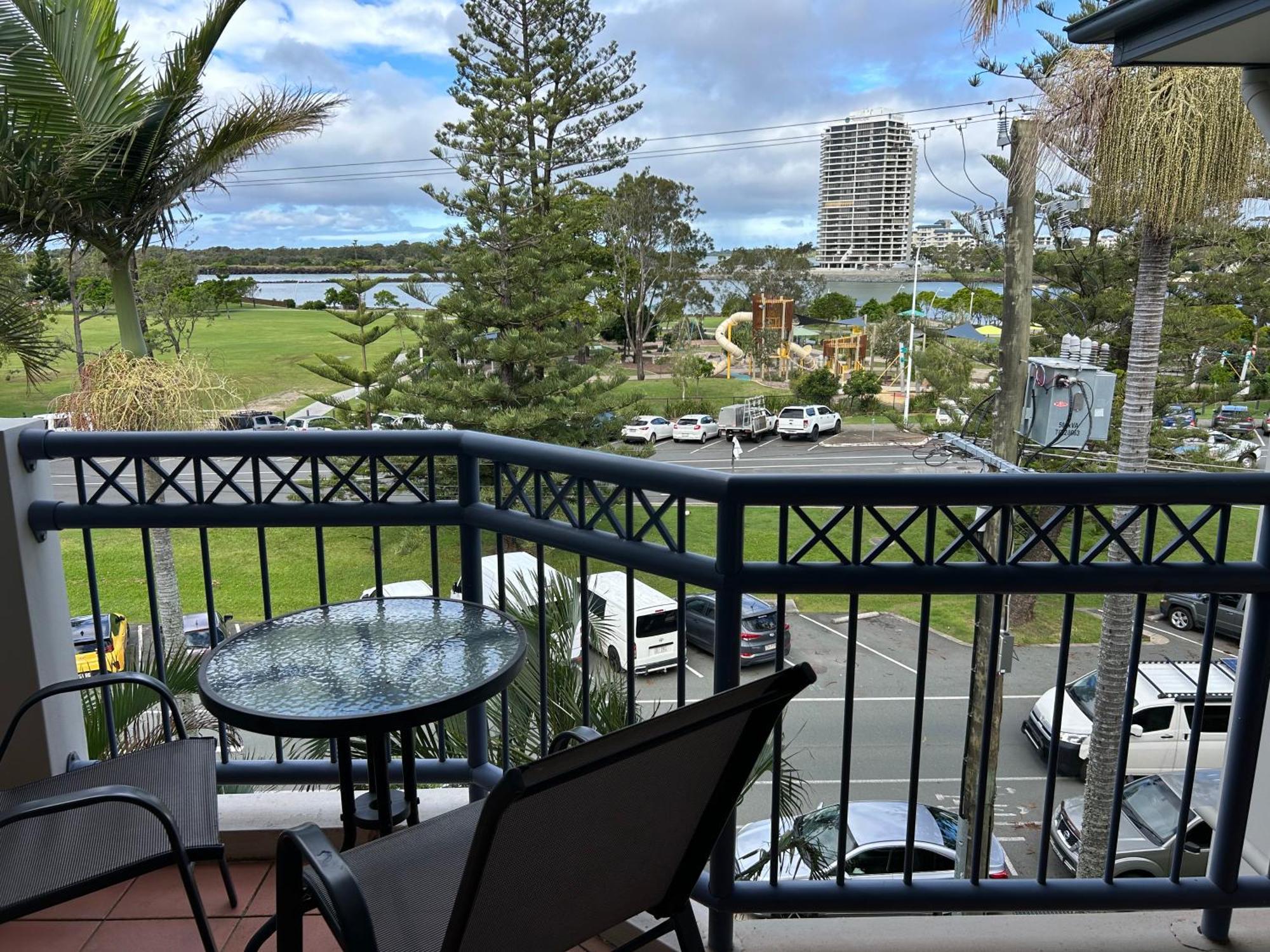 Bella Mare Coolangatta Beachside Apartments โกลด์โคสต์ ภายนอก รูปภาพ