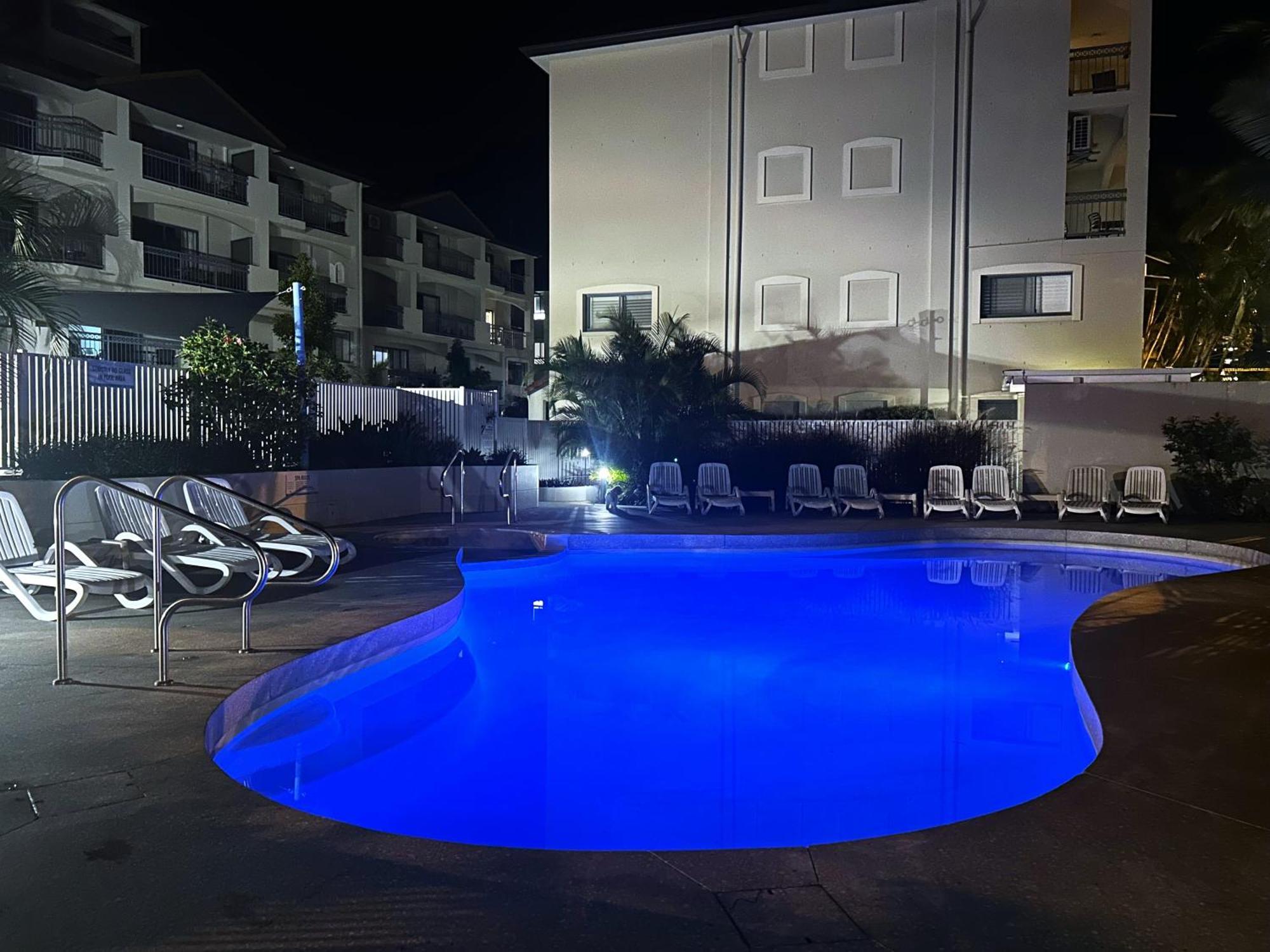 Bella Mare Coolangatta Beachside Apartments โกลด์โคสต์ ภายนอก รูปภาพ