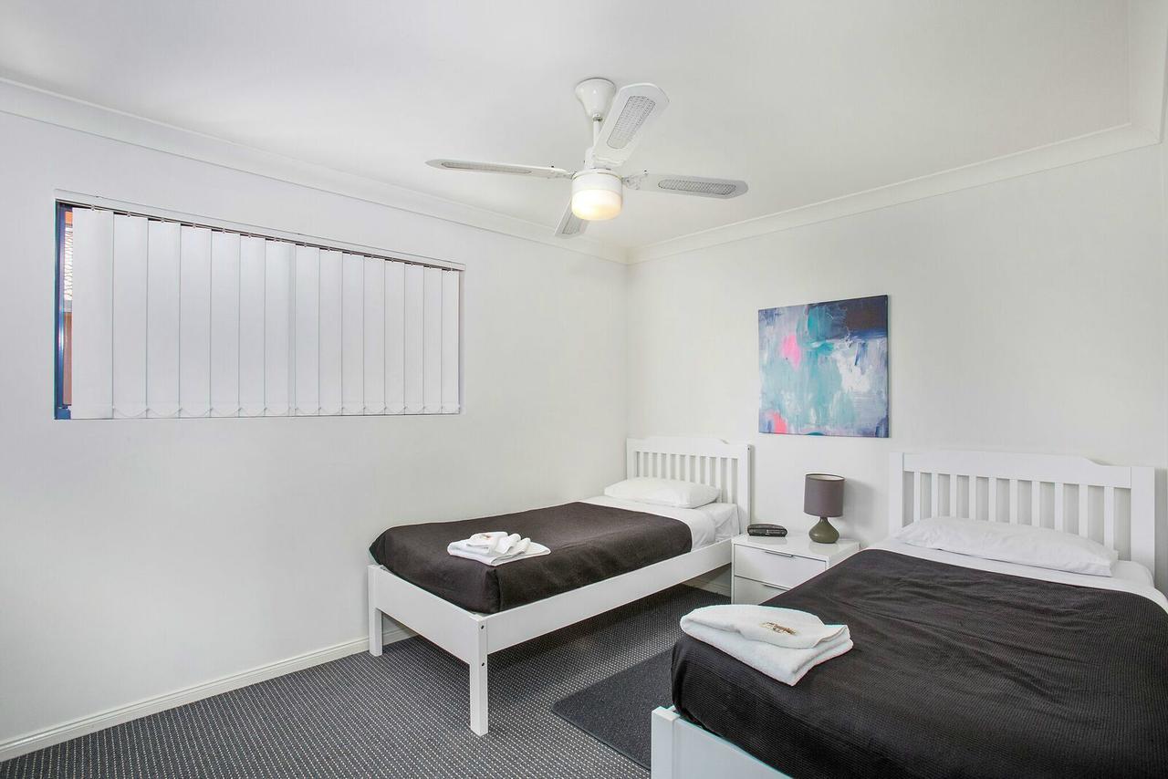 Bella Mare Coolangatta Beachside Apartments โกลด์โคสต์ ภายนอก รูปภาพ