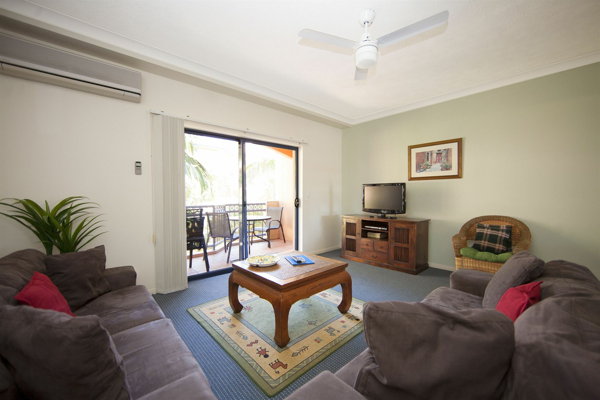 Bella Mare Coolangatta Beachside Apartments โกลด์โคสต์ ภายนอก รูปภาพ